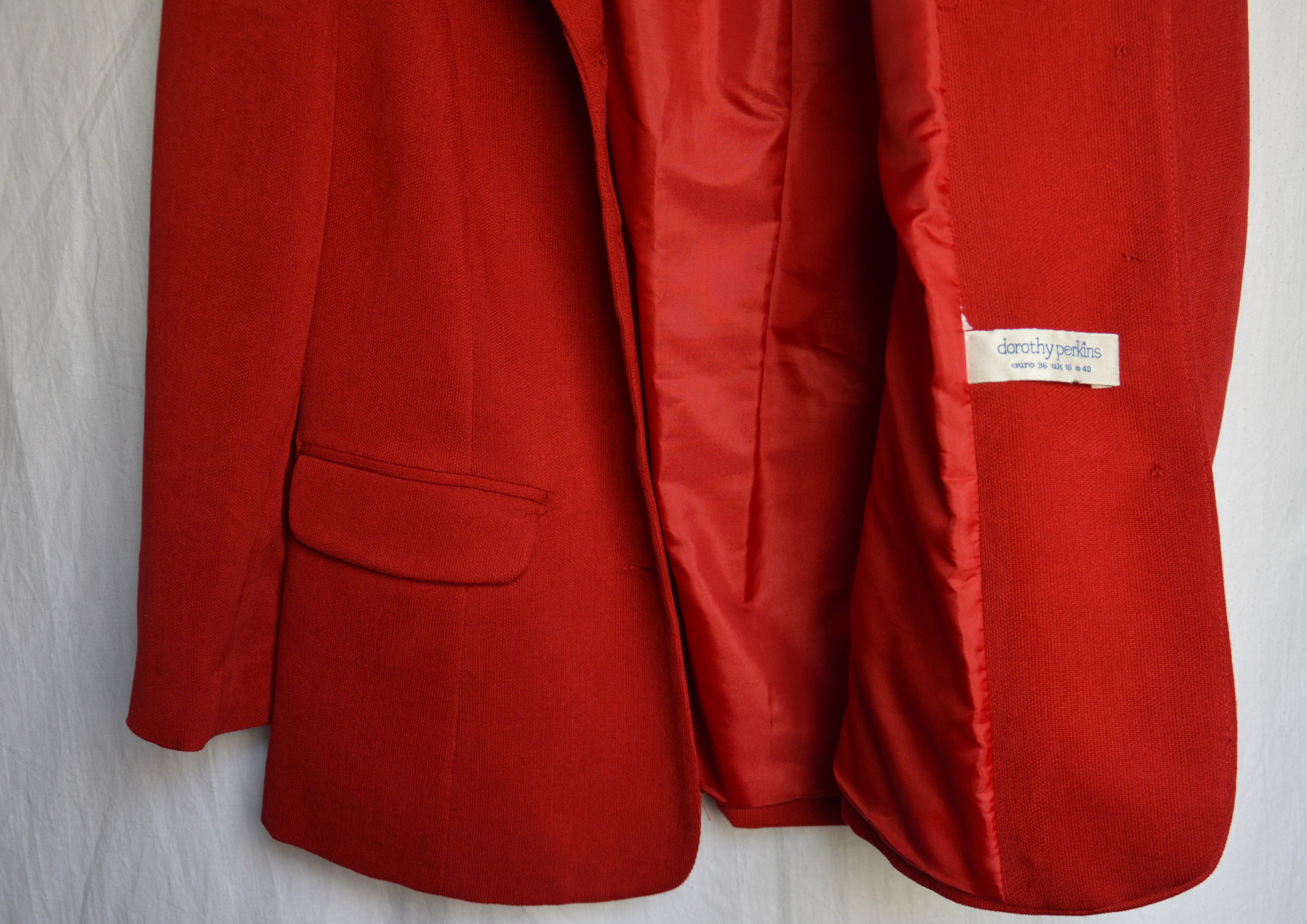 Red blazer-detail