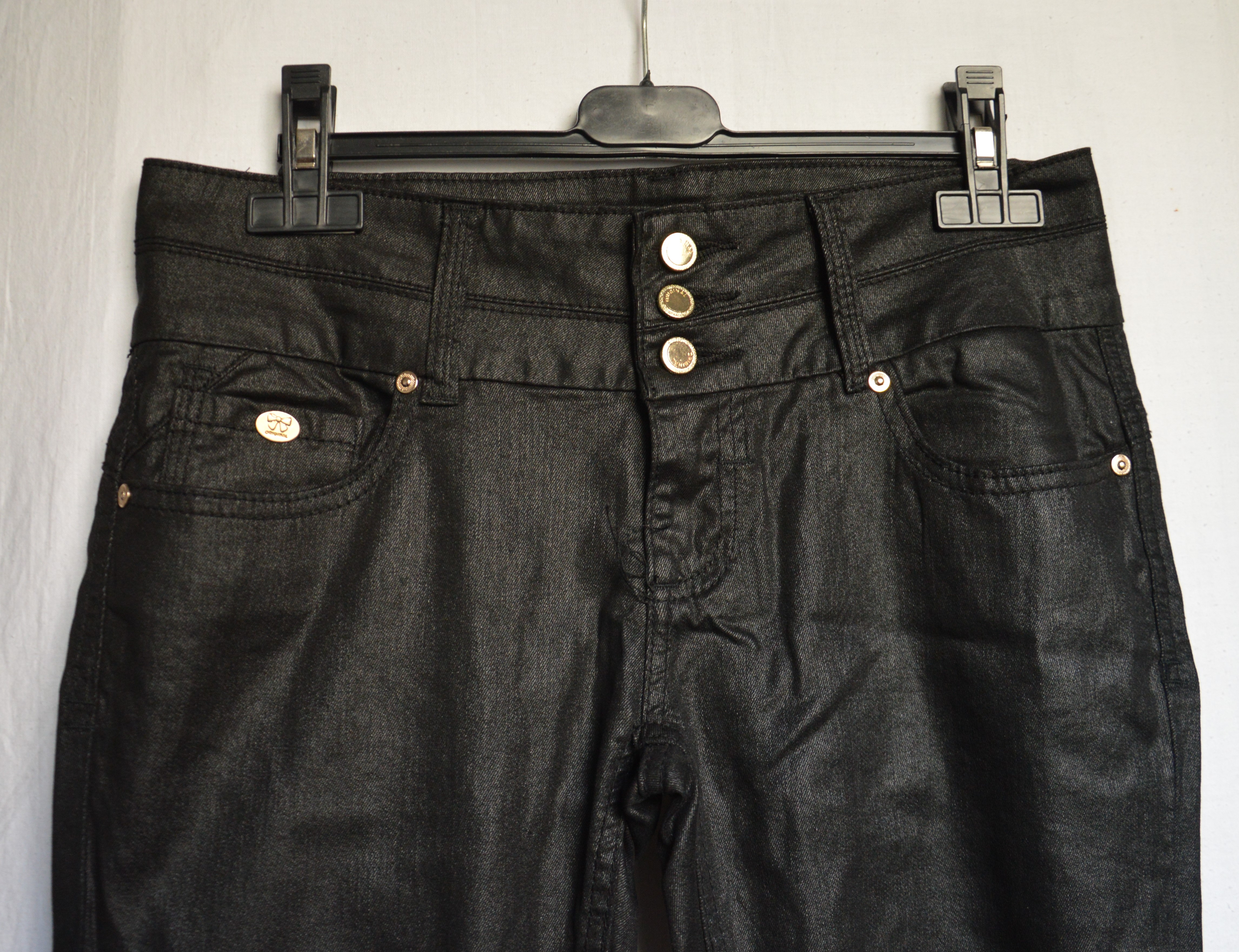 leatherlook trousers - detail