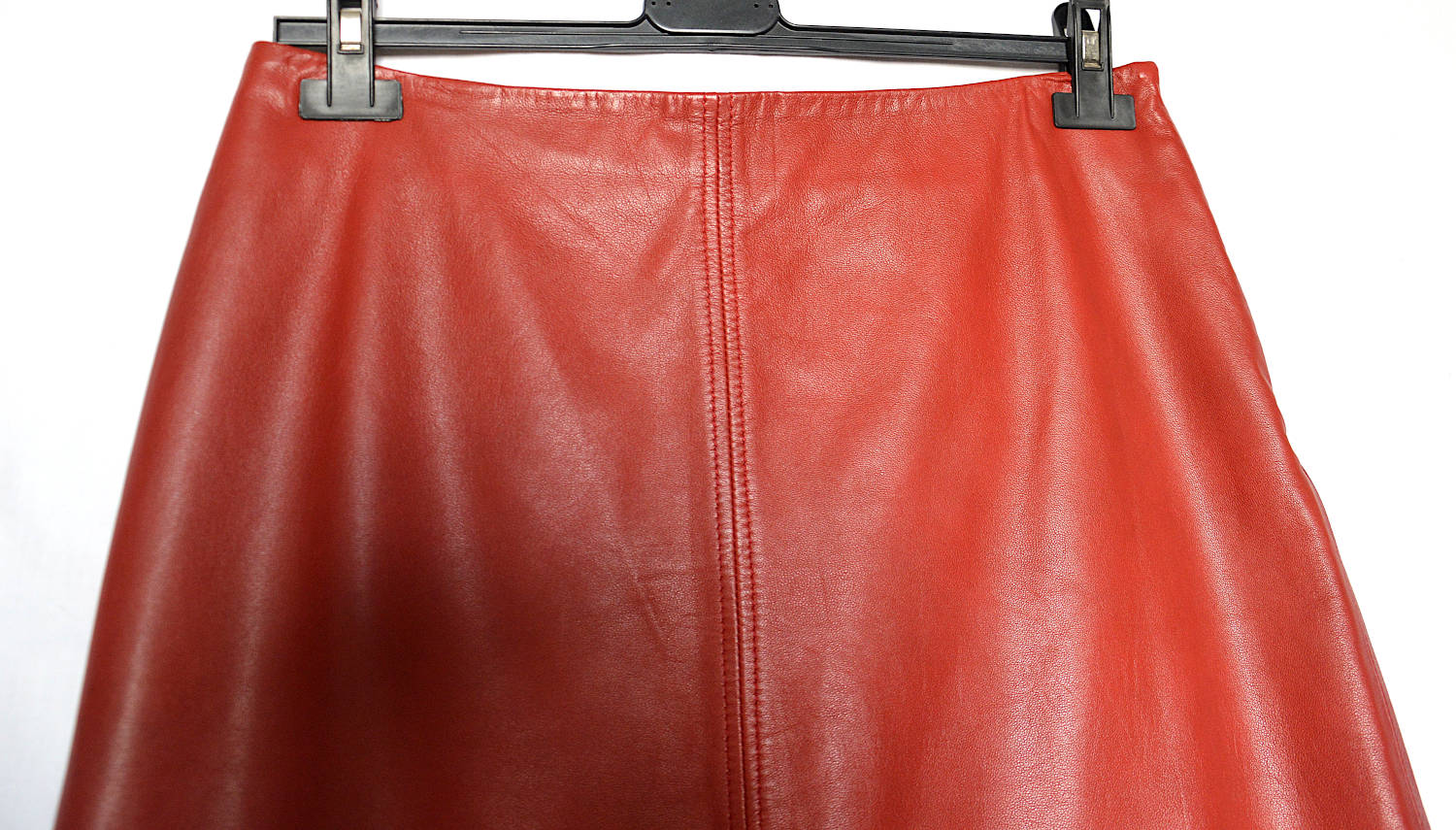 Red leather skirt - detail
